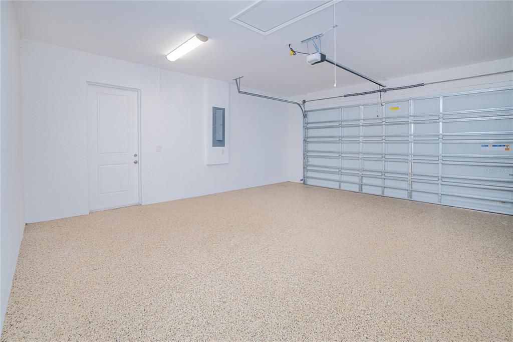 Activo con contrato: $329,900 (4 camas, 2 baños, 1787 Pies cuadrados)