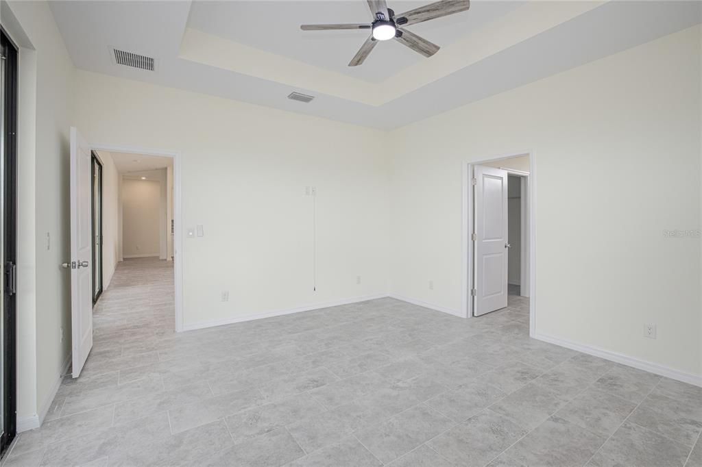Activo con contrato: $329,900 (4 camas, 2 baños, 1787 Pies cuadrados)