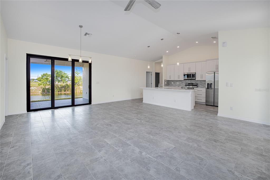 Activo con contrato: $329,900 (4 camas, 2 baños, 1787 Pies cuadrados)