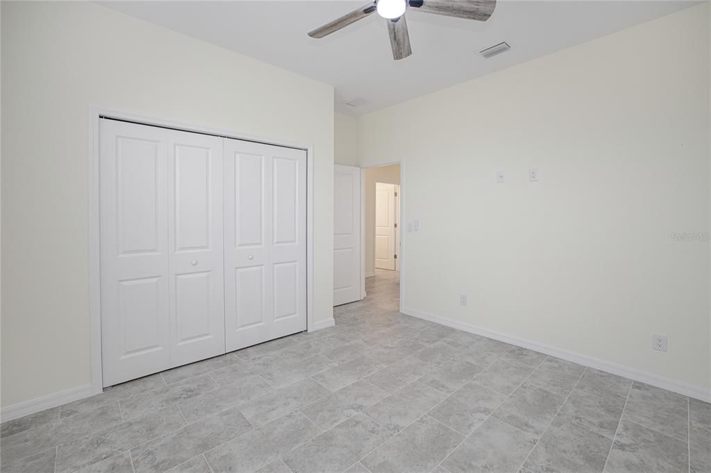 Activo con contrato: $329,900 (4 camas, 2 baños, 1787 Pies cuadrados)