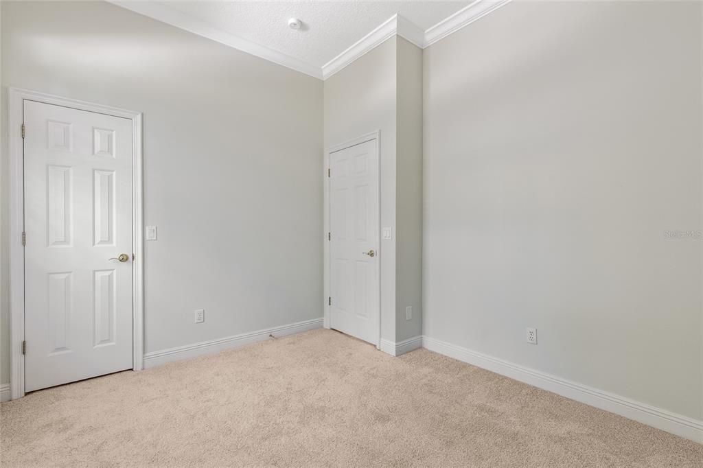 Activo con contrato: $490,000 (3 camas, 2 baños, 2045 Pies cuadrados)