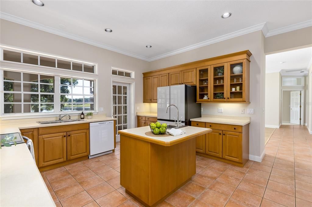 Activo con contrato: $490,000 (3 camas, 2 baños, 2045 Pies cuadrados)