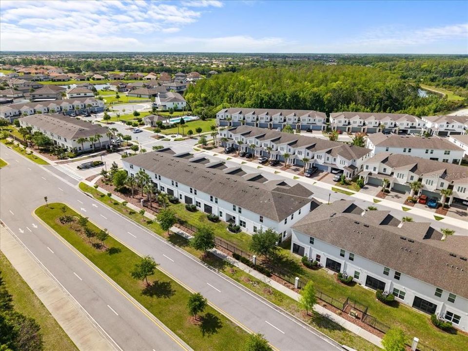 Под контрактом: $289,900 (3 спален, 2 ванн, 2043 Квадратных фут)