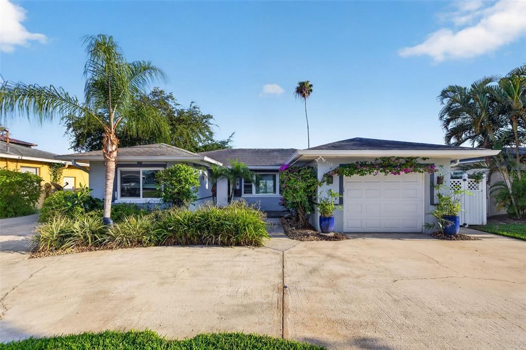 Active With Contract: $599,900 (3 beds, 2 baths, 1898 Square Feet)