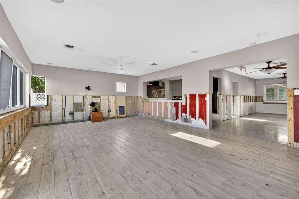 Active With Contract: $599,900 (3 beds, 2 baths, 1898 Square Feet)