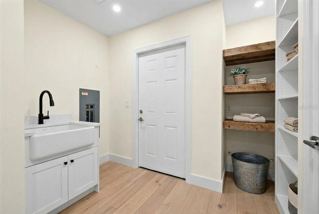 Active With Contract: $599,900 (3 beds, 2 baths, 1898 Square Feet)