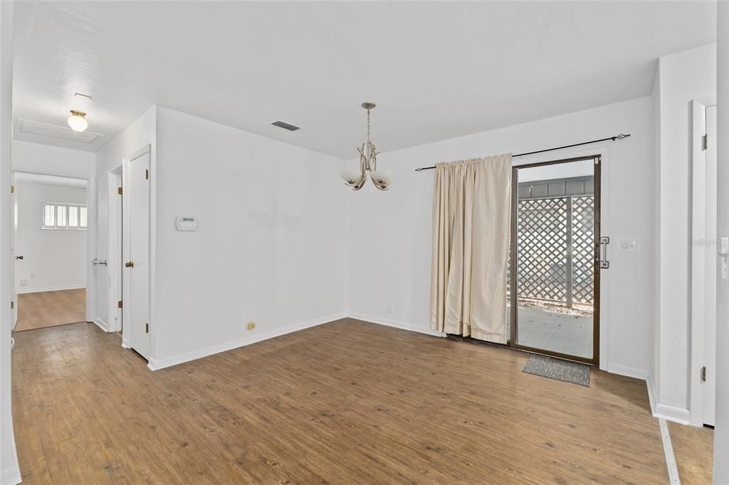 For Rent: $1,600 (2 beds, 2 baths, 1056 Square Feet)