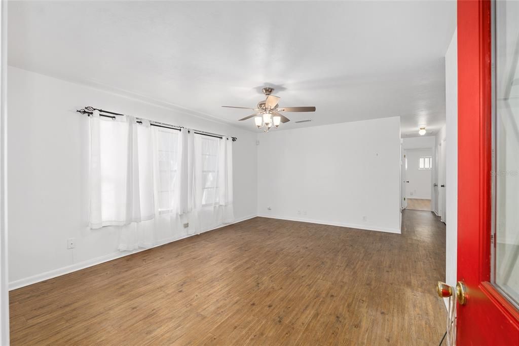 For Rent: $1,600 (2 beds, 2 baths, 1056 Square Feet)