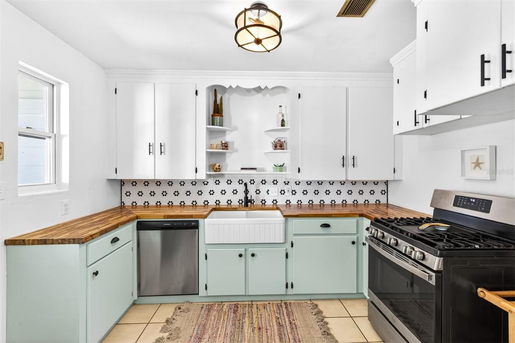 Active With Contract: $274,900 (3 beds, 1 baths, 1176 Square Feet)