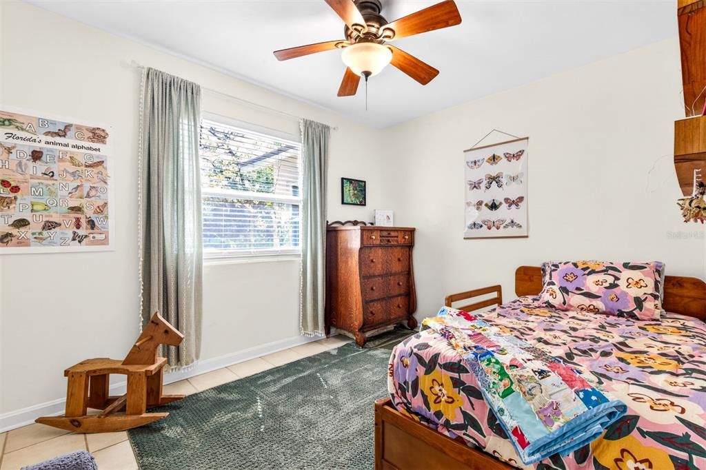 Active With Contract: $274,900 (3 beds, 1 baths, 1176 Square Feet)
