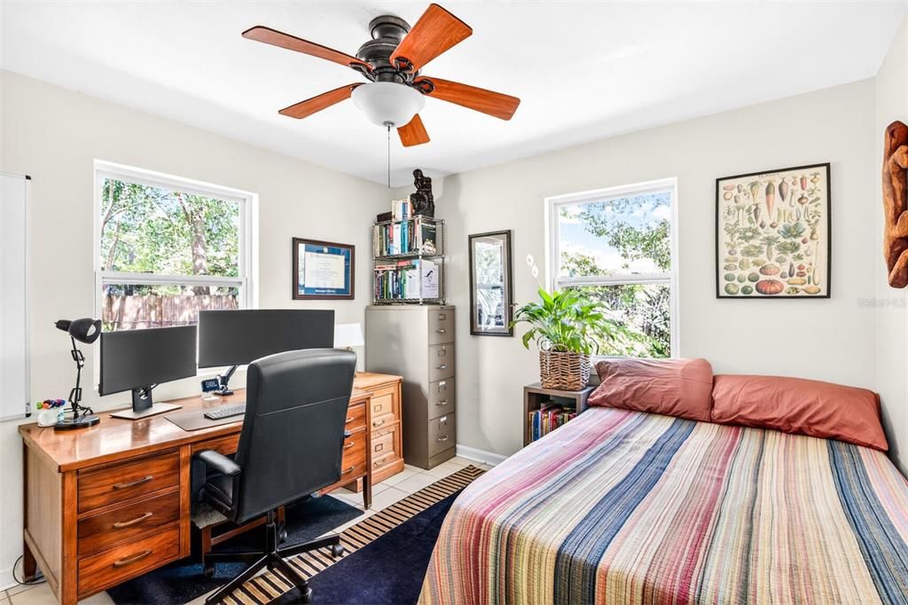 Active With Contract: $274,900 (3 beds, 1 baths, 1176 Square Feet)