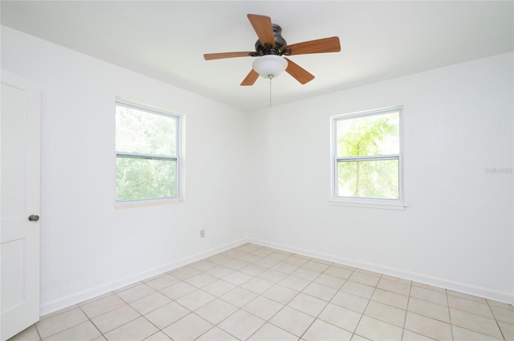 Active With Contract: $274,900 (3 beds, 1 baths, 1176 Square Feet)