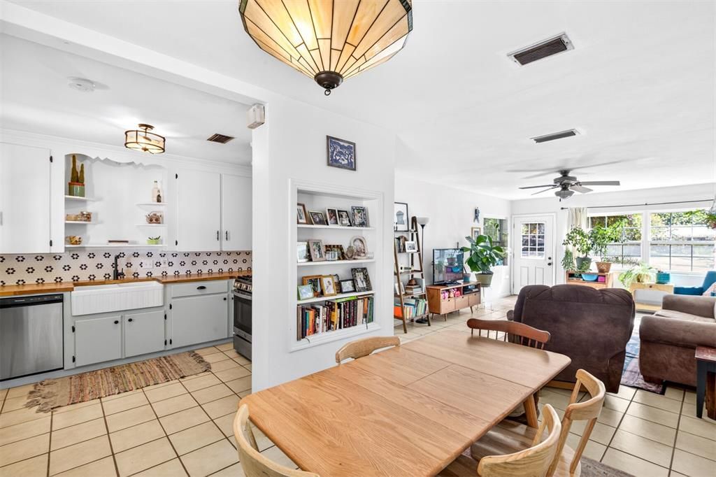Active With Contract: $274,900 (3 beds, 1 baths, 1176 Square Feet)