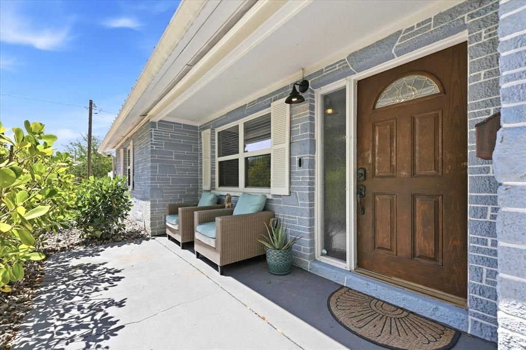 Activo con contrato: $599,900 (4 camas, 2 baños, 1789 Pies cuadrados)