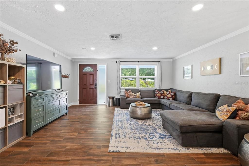 Activo con contrato: $599,900 (4 camas, 2 baños, 1789 Pies cuadrados)