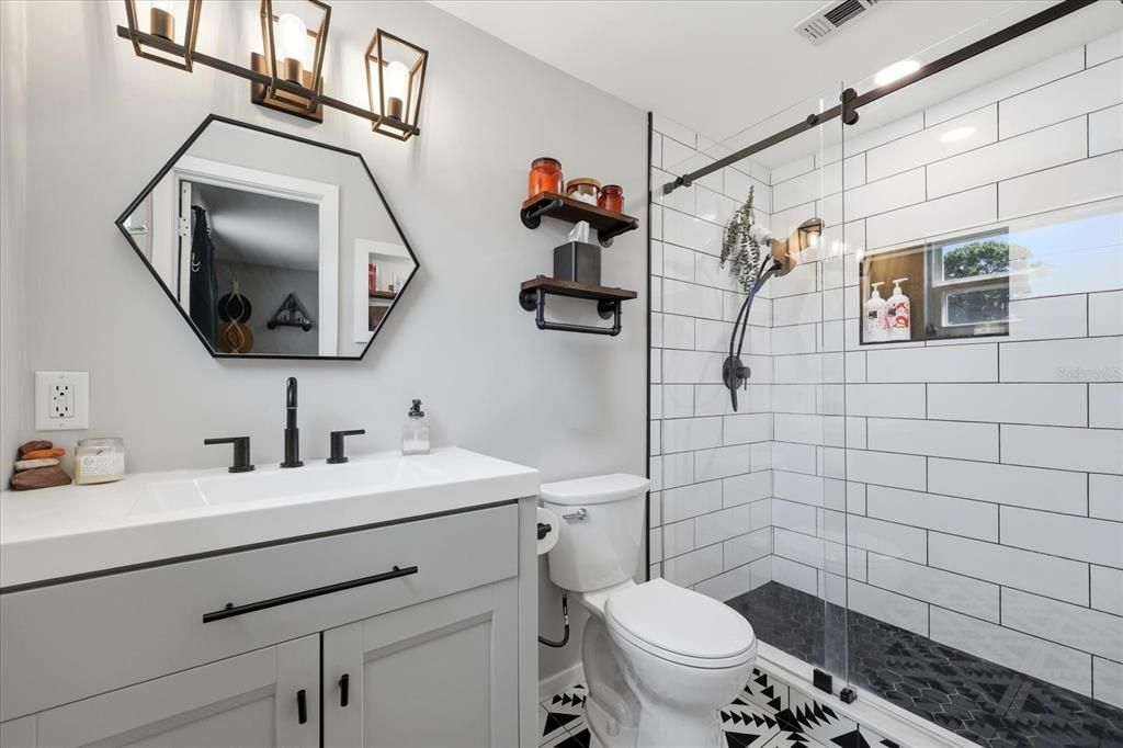 Activo con contrato: $599,900 (4 camas, 2 baños, 1789 Pies cuadrados)