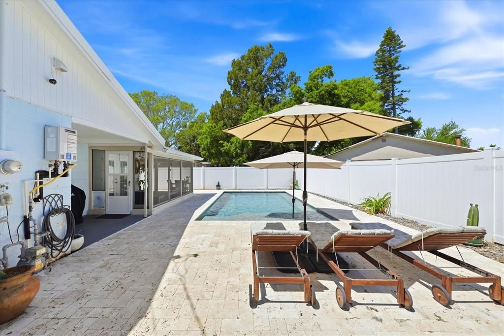 Activo con contrato: $599,900 (4 camas, 2 baños, 1789 Pies cuadrados)