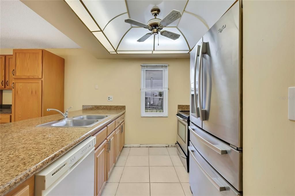 Под контрактом: $199,900 (2 спален, 2 ванн, 1439 Квадратных фут)