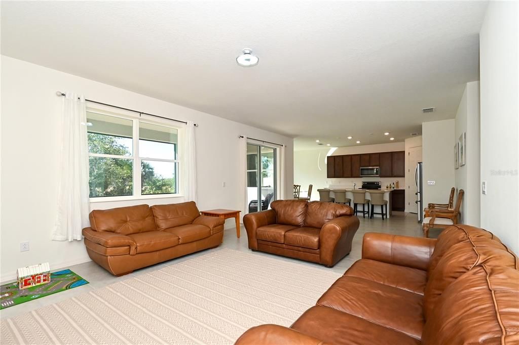 Active With Contract: $399,000 (3 beds, 3 baths, 2014 Square Feet)