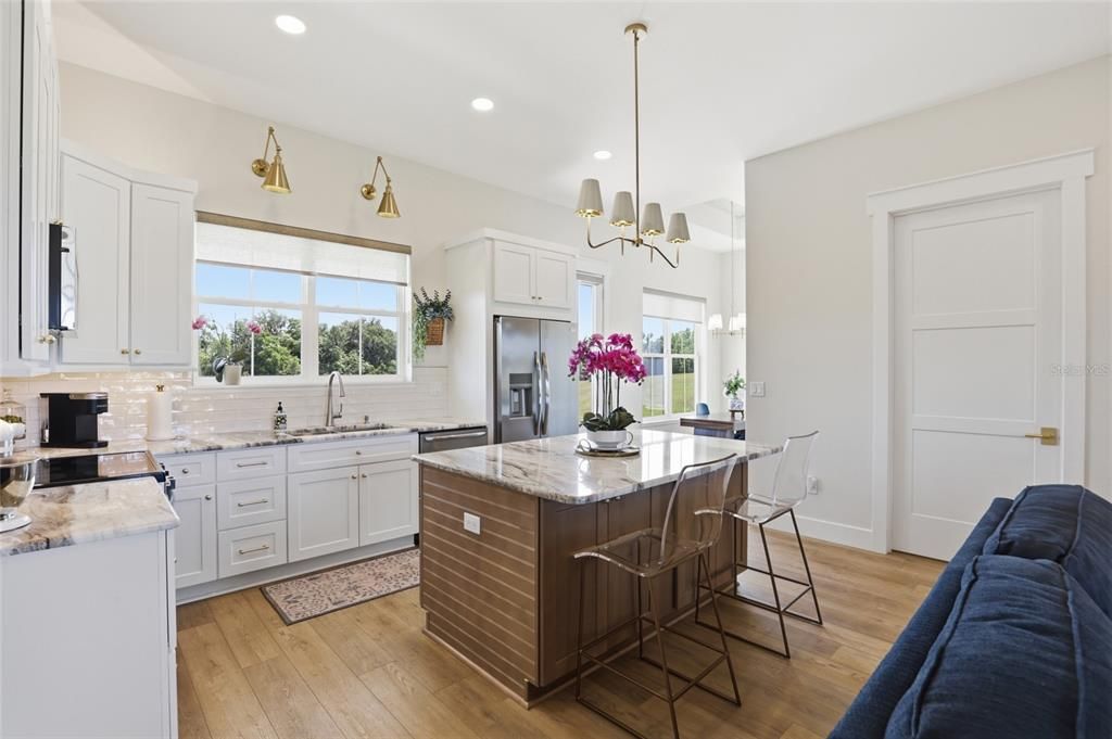 For Sale: $1,195,000 (2 beds, 2 baths, 1224 Square Feet)