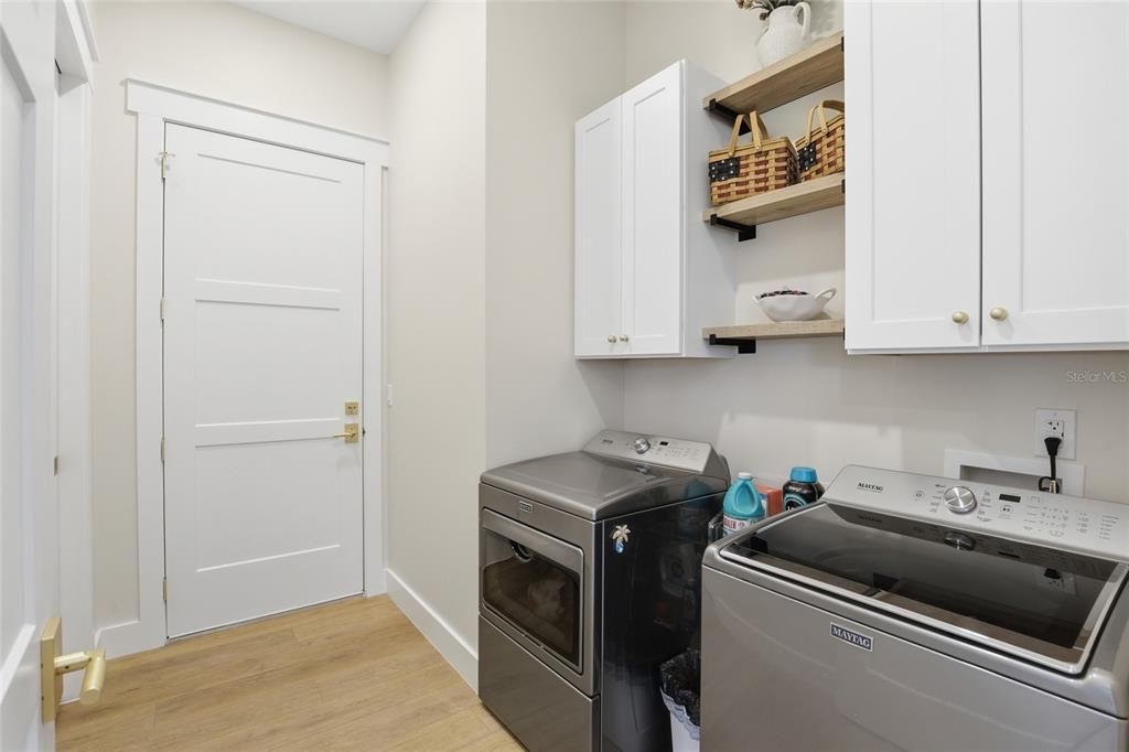For Sale: $1,195,000 (2 beds, 2 baths, 1224 Square Feet)