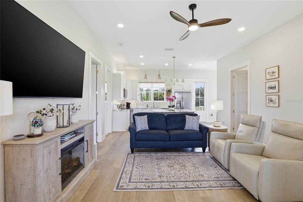 For Sale: $1,195,000 (2 beds, 2 baths, 1224 Square Feet)