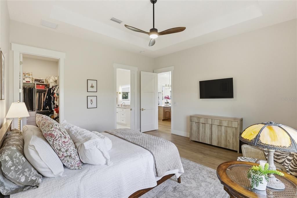For Sale: $1,195,000 (2 beds, 2 baths, 1224 Square Feet)