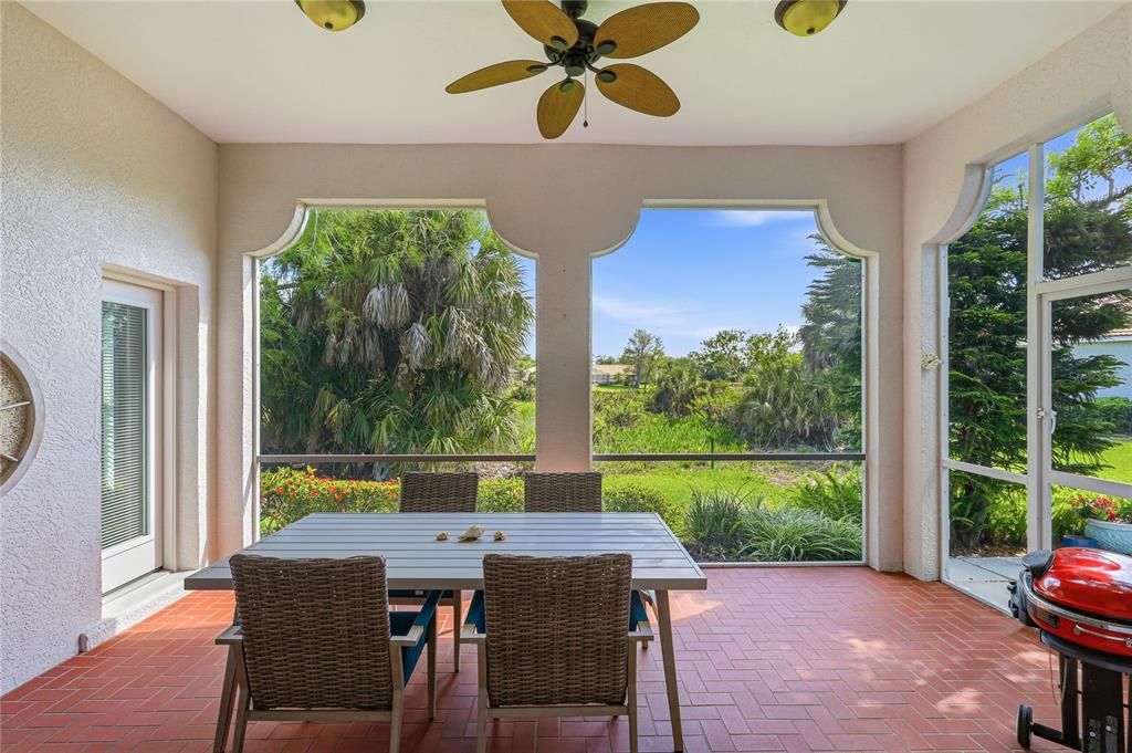 Activo con contrato: $358,900 (2 camas, 2 baños, 1556 Pies cuadrados)