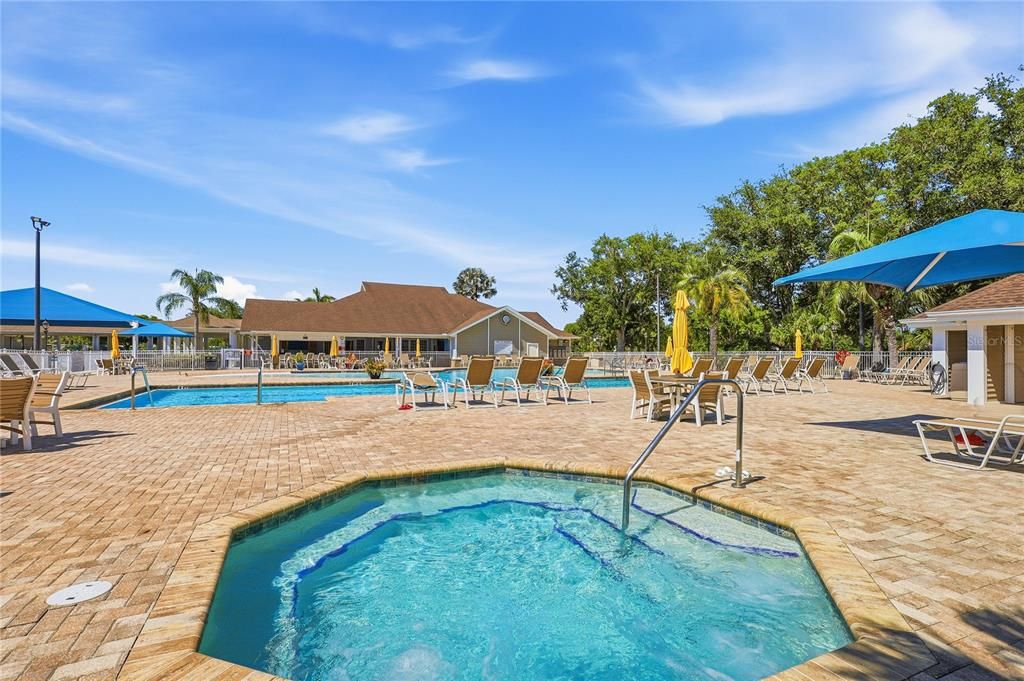 Activo con contrato: $358,900 (2 camas, 2 baños, 1556 Pies cuadrados)