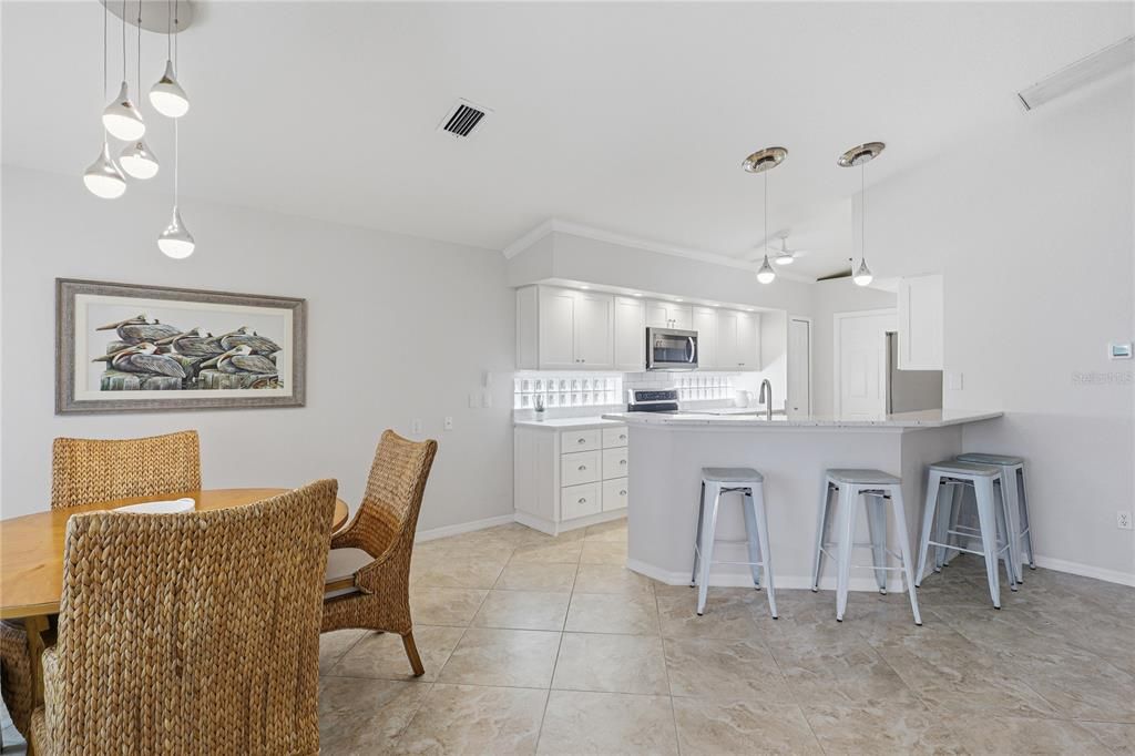 Activo con contrato: $358,900 (2 camas, 2 baños, 1556 Pies cuadrados)