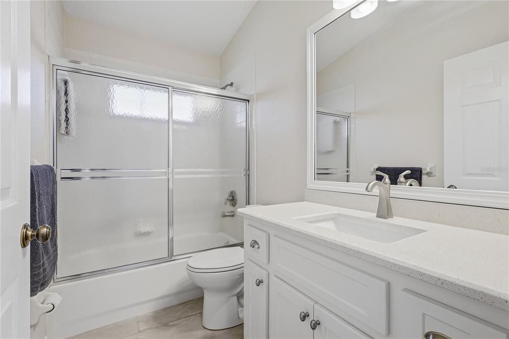Activo con contrato: $358,900 (2 camas, 2 baños, 1556 Pies cuadrados)