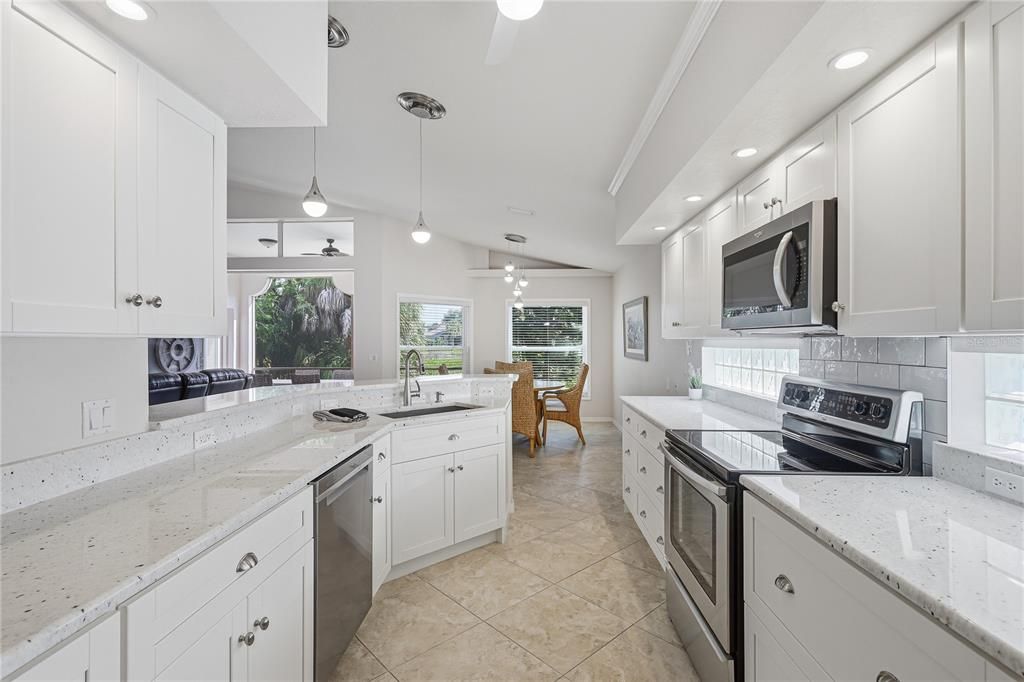 Activo con contrato: $358,900 (2 camas, 2 baños, 1556 Pies cuadrados)