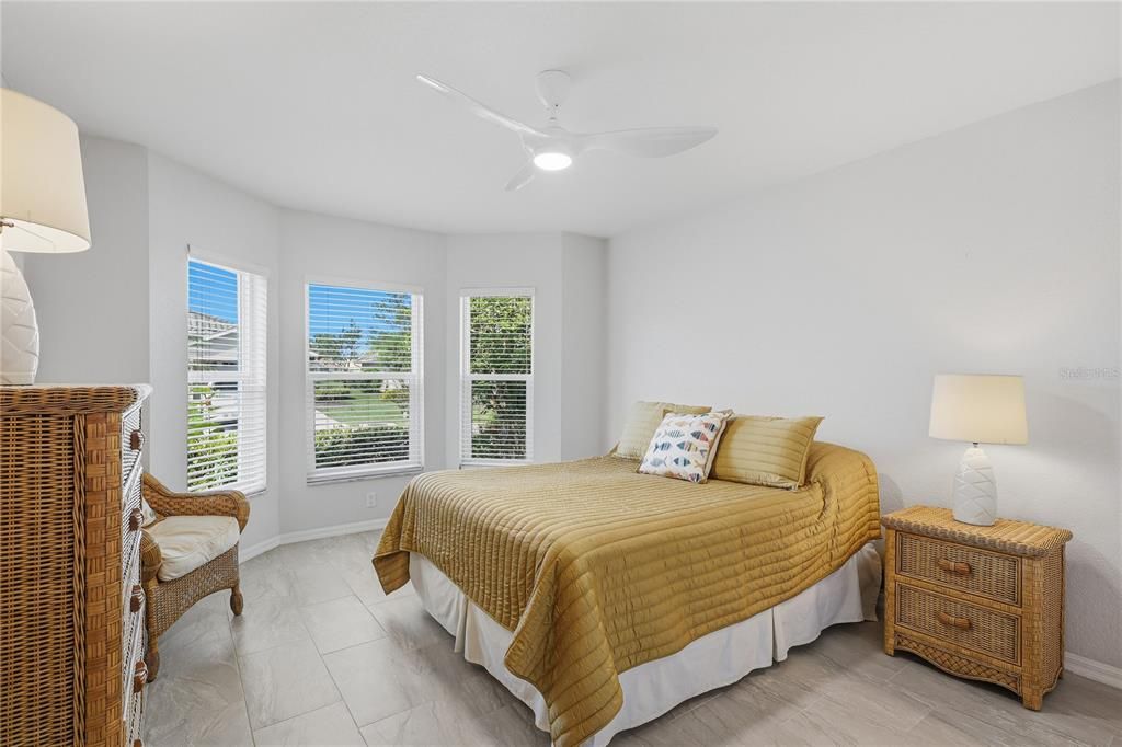 Activo con contrato: $358,900 (2 camas, 2 baños, 1556 Pies cuadrados)