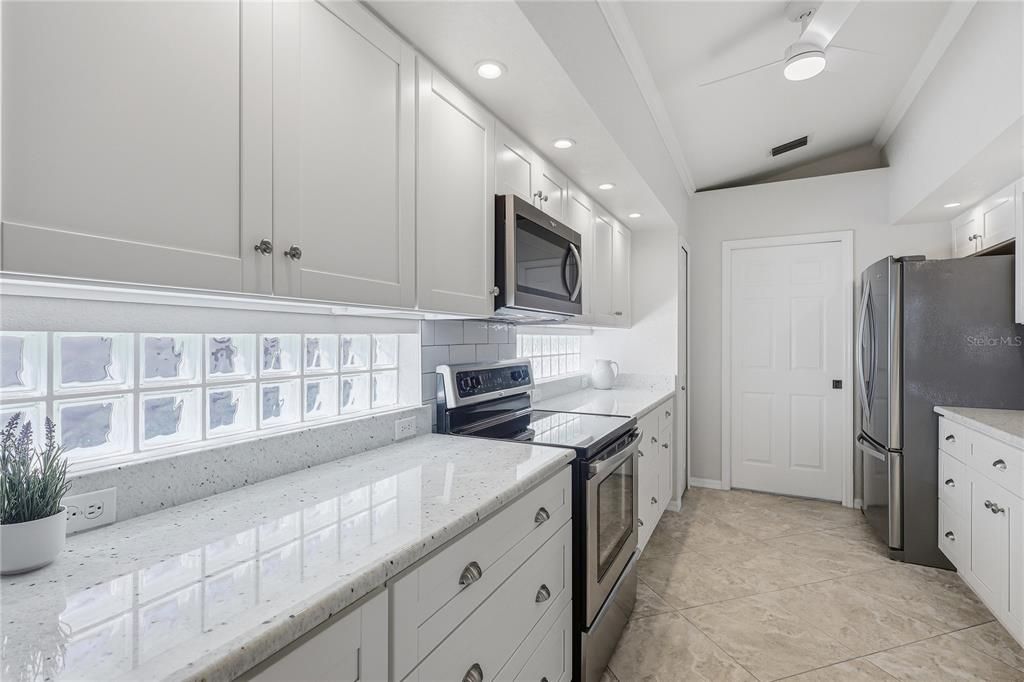 Activo con contrato: $358,900 (2 camas, 2 baños, 1556 Pies cuadrados)