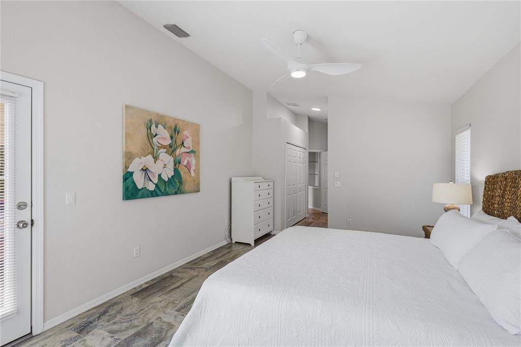 Activo con contrato: $358,900 (2 camas, 2 baños, 1556 Pies cuadrados)