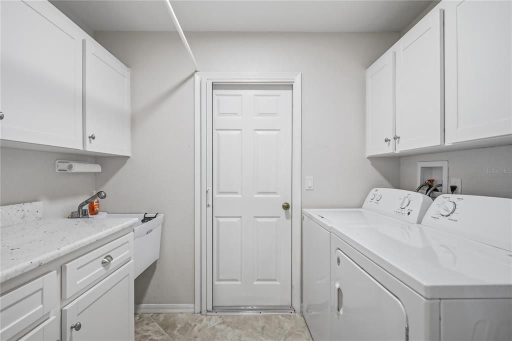 Activo con contrato: $358,900 (2 camas, 2 baños, 1556 Pies cuadrados)