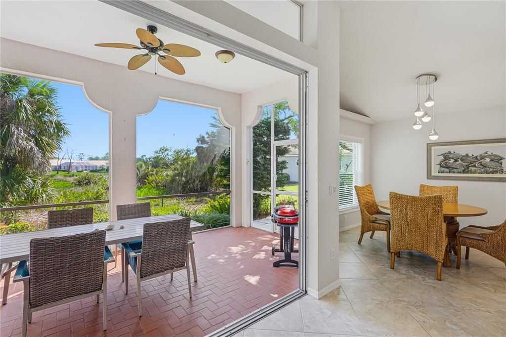 Activo con contrato: $358,900 (2 camas, 2 baños, 1556 Pies cuadrados)