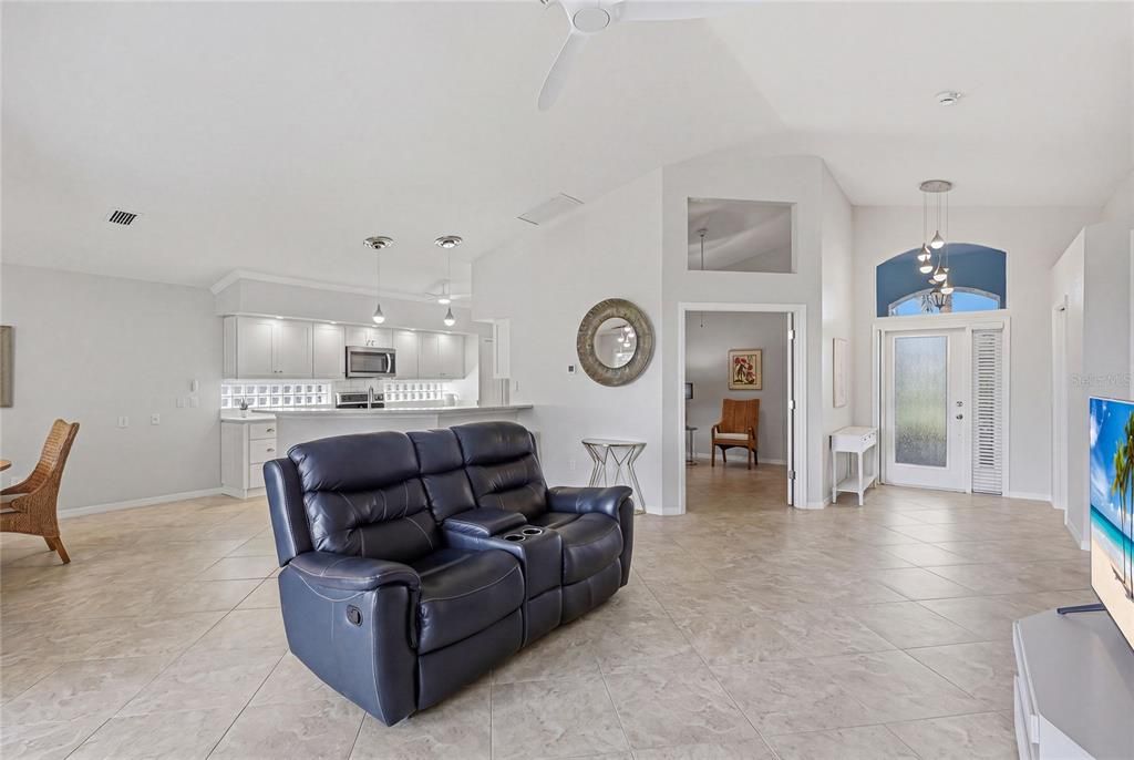Activo con contrato: $358,900 (2 camas, 2 baños, 1556 Pies cuadrados)