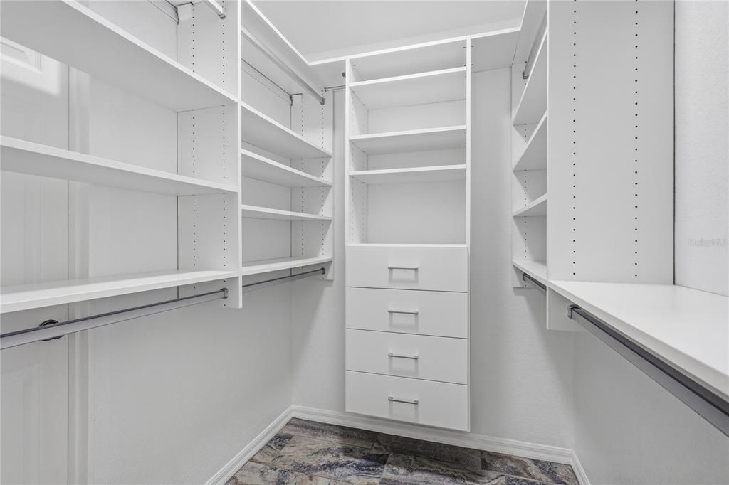 Activo con contrato: $358,900 (2 camas, 2 baños, 1556 Pies cuadrados)