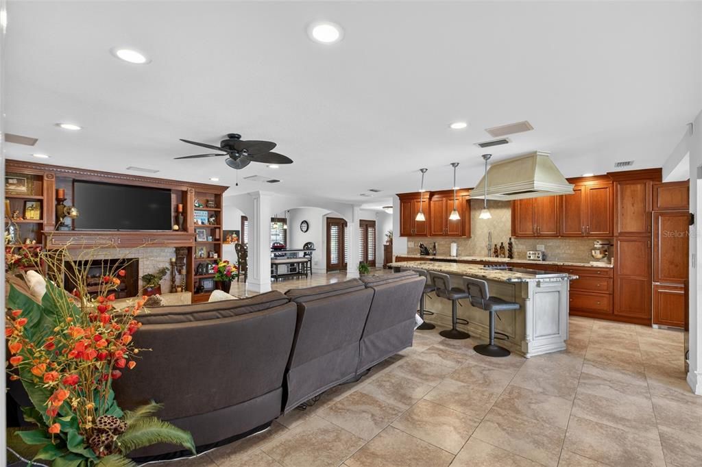 For Sale: $925,000 (4 beds, 4 baths, 3202 Square Feet)