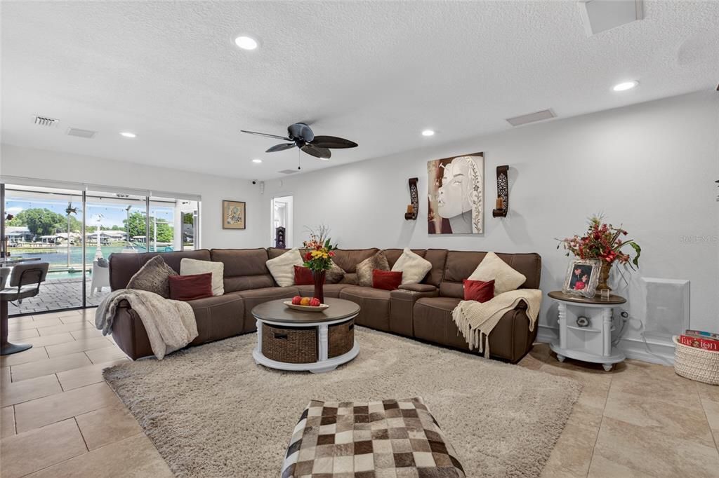 For Sale: $925,000 (4 beds, 4 baths, 3202 Square Feet)