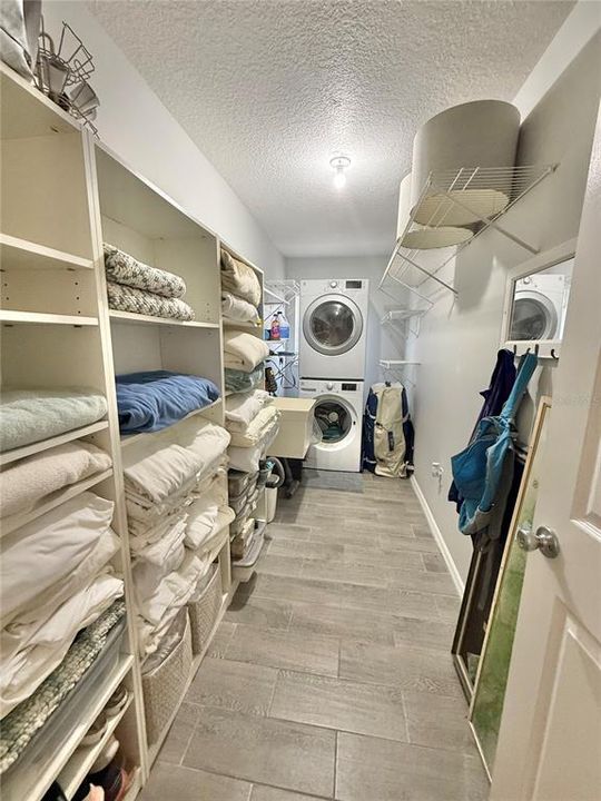 Под контрактом: $387,000 (3 спален, 2 ванн, 1542 Квадратных фут)