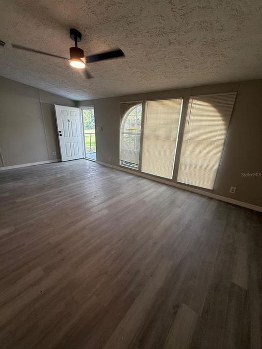 В аренду: $1,990 (3 спален, 2 ванн, 1404 Квадратных фут)
