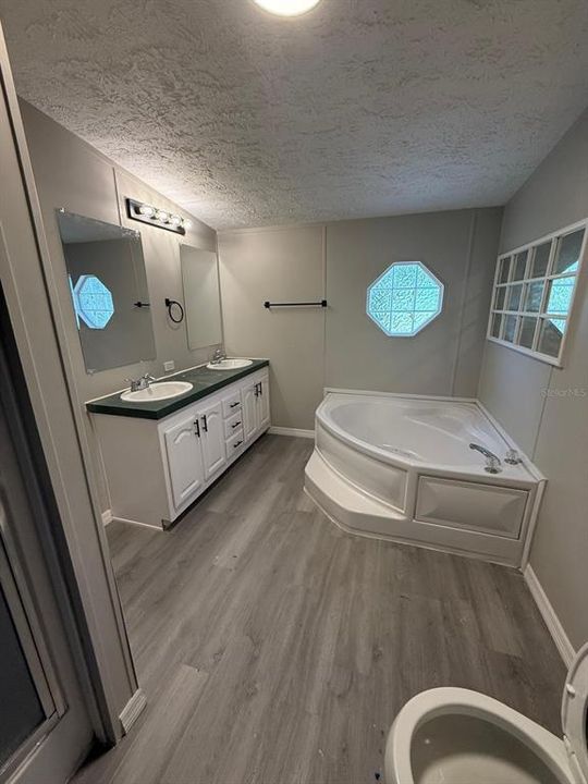 В аренду: $1,990 (3 спален, 2 ванн, 1404 Квадратных фут)
