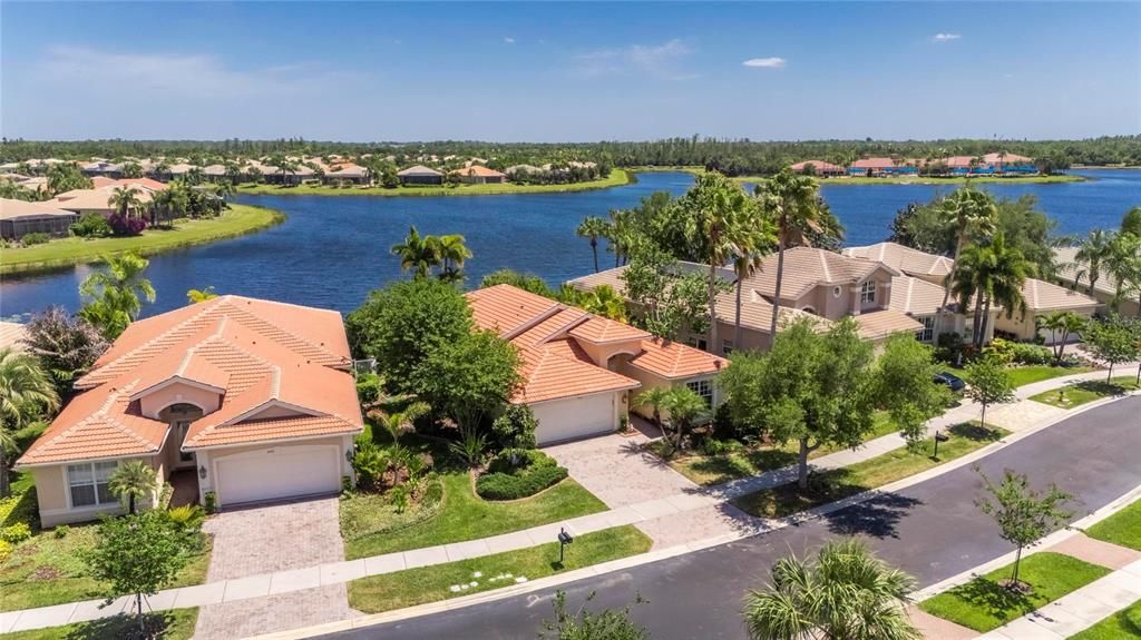 For Sale: $525,000 (2 beds, 2 baths, 2052 Square Feet)