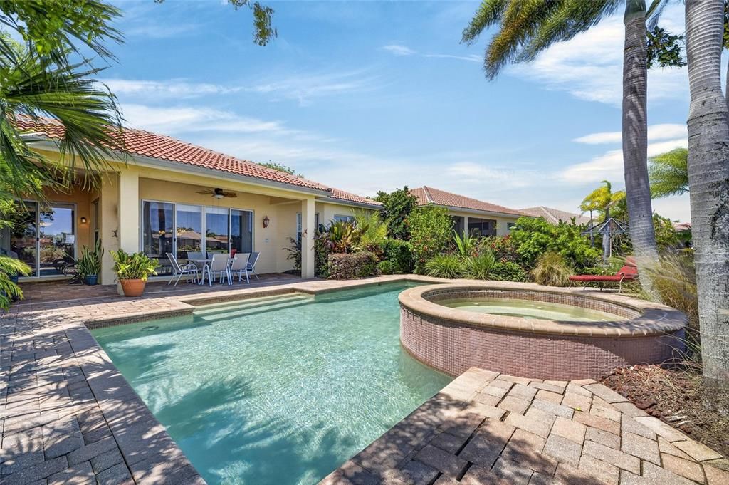 For Sale: $525,000 (2 beds, 2 baths, 2052 Square Feet)