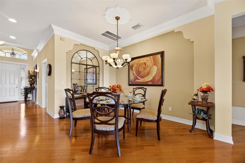 For Sale: $525,000 (2 beds, 2 baths, 2052 Square Feet)