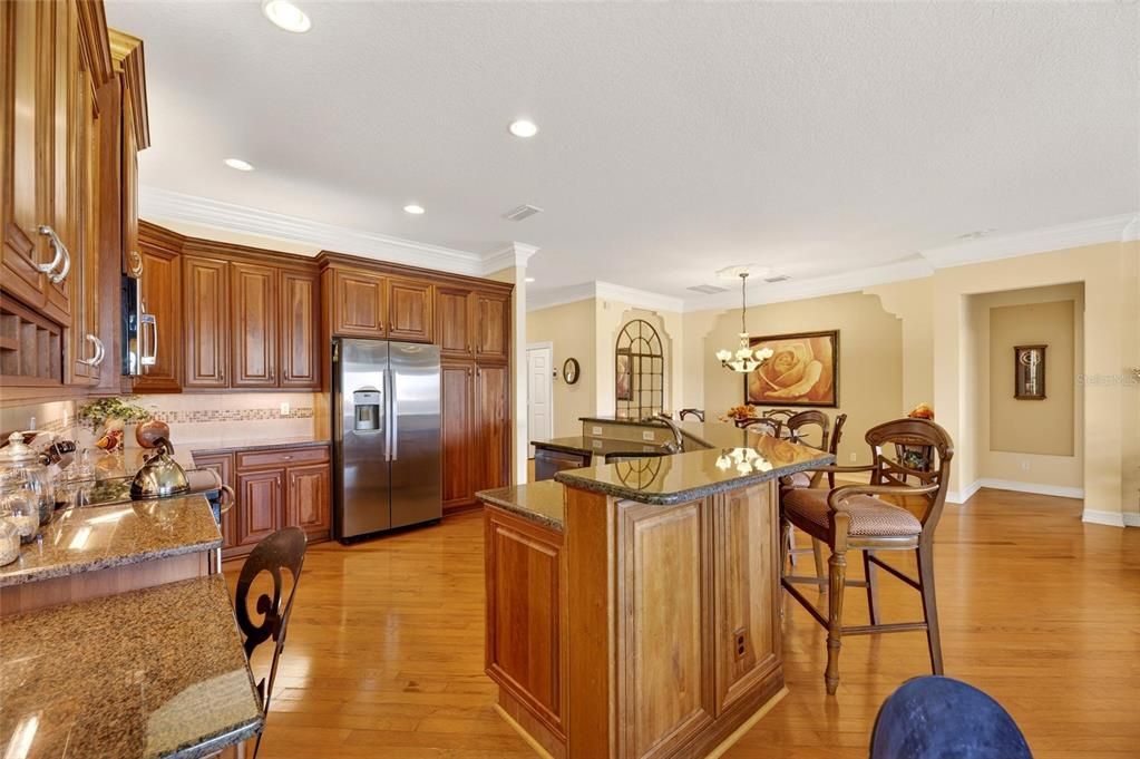 For Sale: $525,000 (2 beds, 2 baths, 2052 Square Feet)