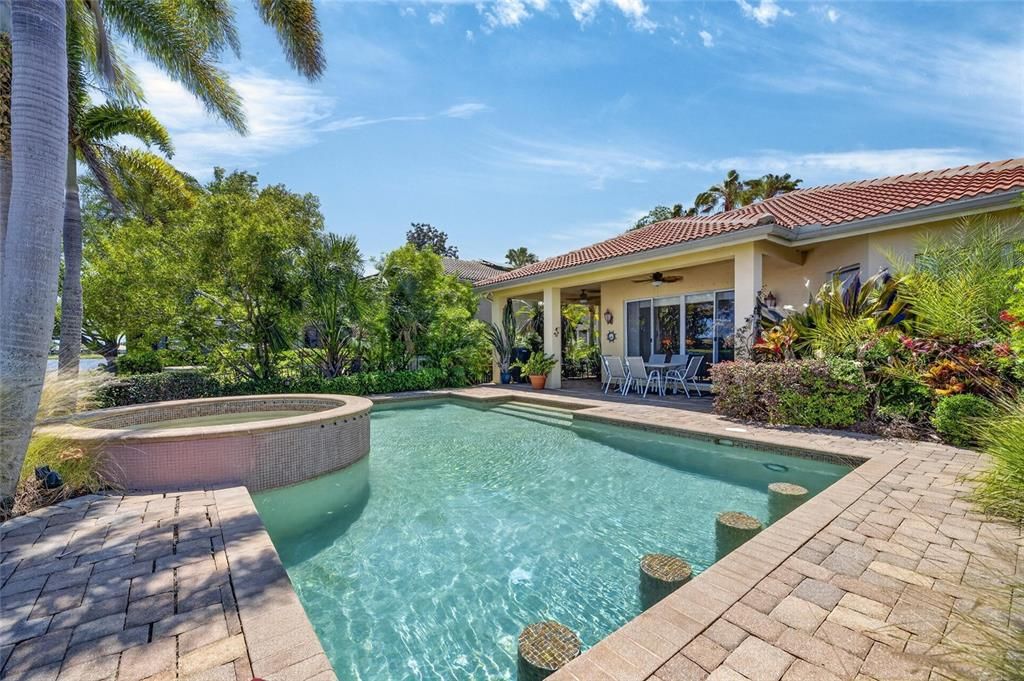 For Sale: $525,000 (2 beds, 2 baths, 2052 Square Feet)