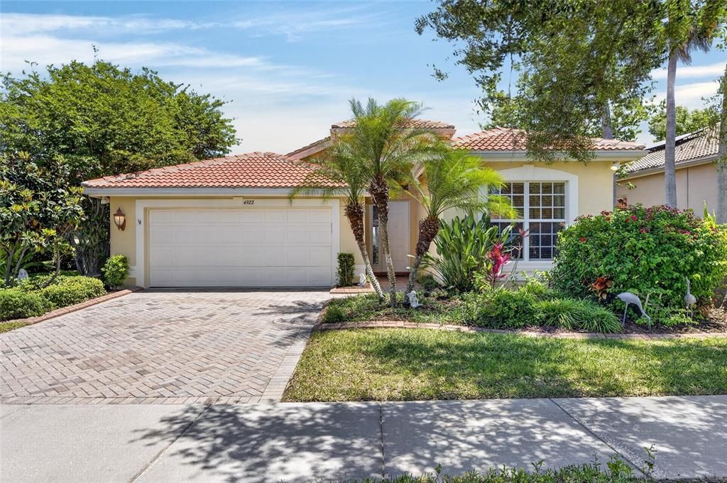 For Sale: $525,000 (2 beds, 2 baths, 2052 Square Feet)